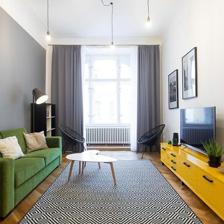 Spacious Apartments Near The River Prague Exterior photo