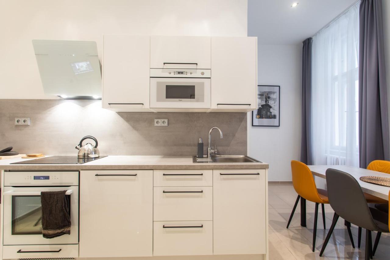 Spacious Apartments Near The River Prague Exterior photo