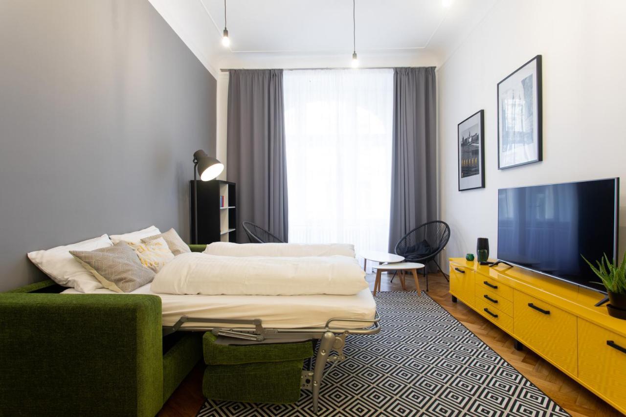Spacious Apartments Near The River Prague Exterior photo