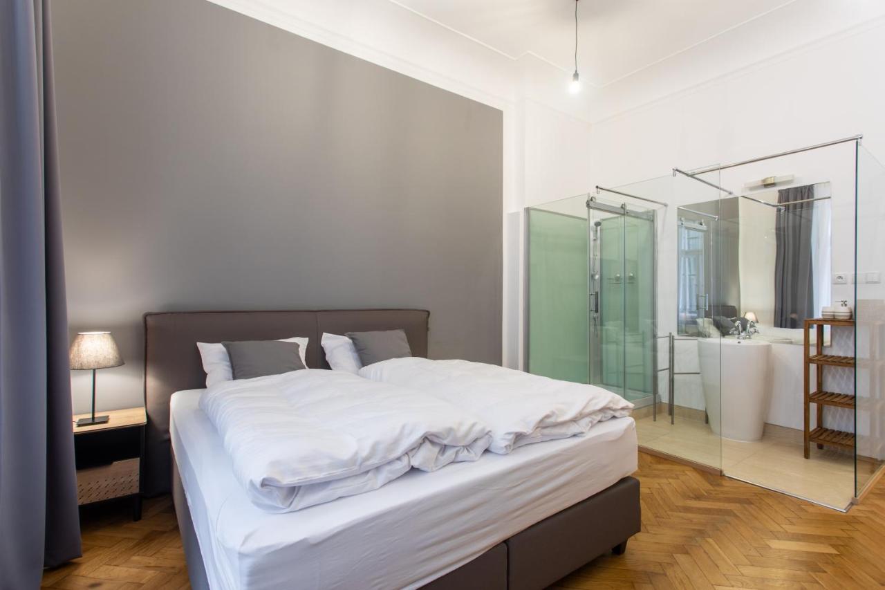 Spacious Apartments Near The River Prague Exterior photo