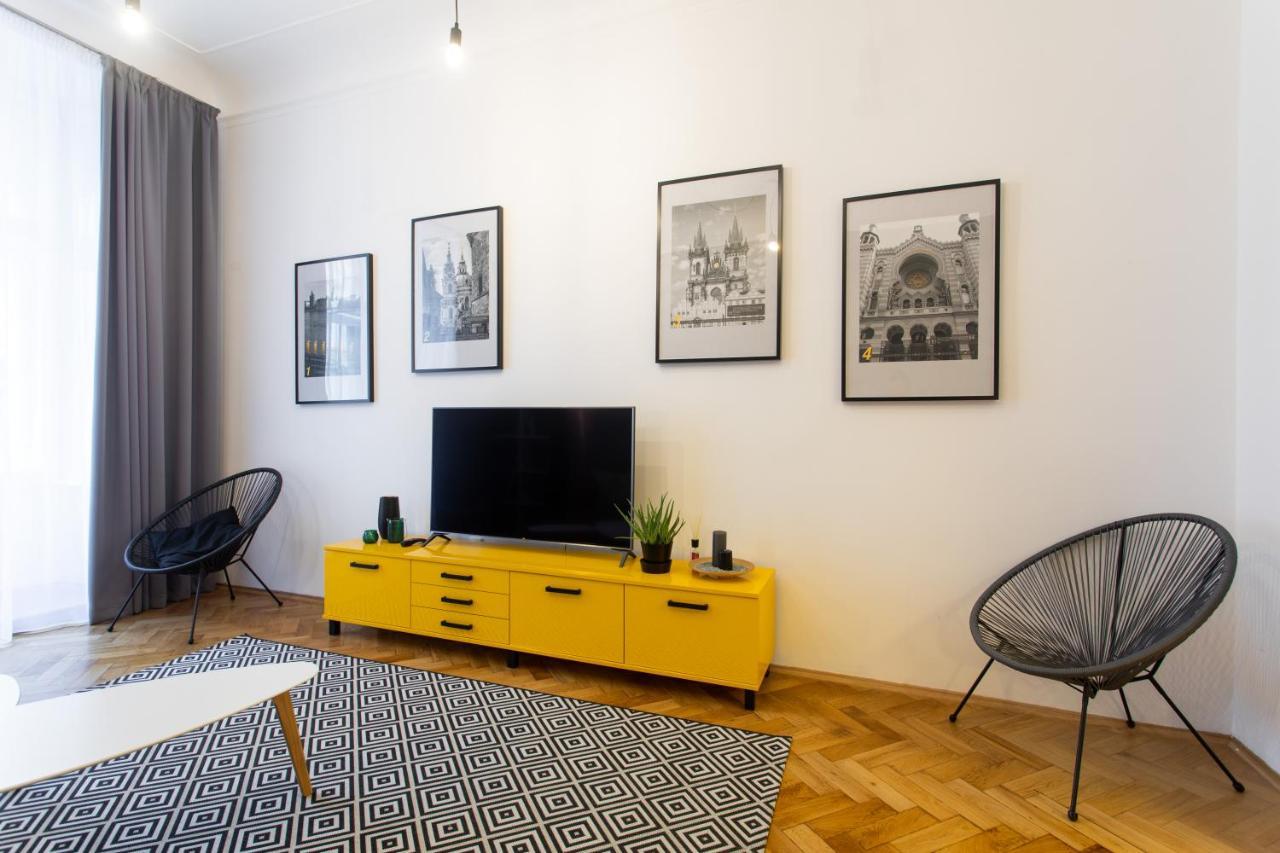 Spacious Apartments Near The River Prague Exterior photo