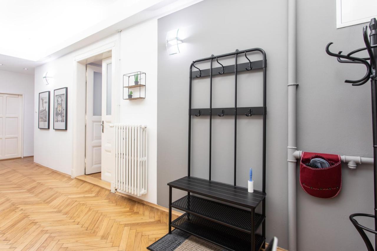 Spacious Apartments Near The River Prague Exterior photo