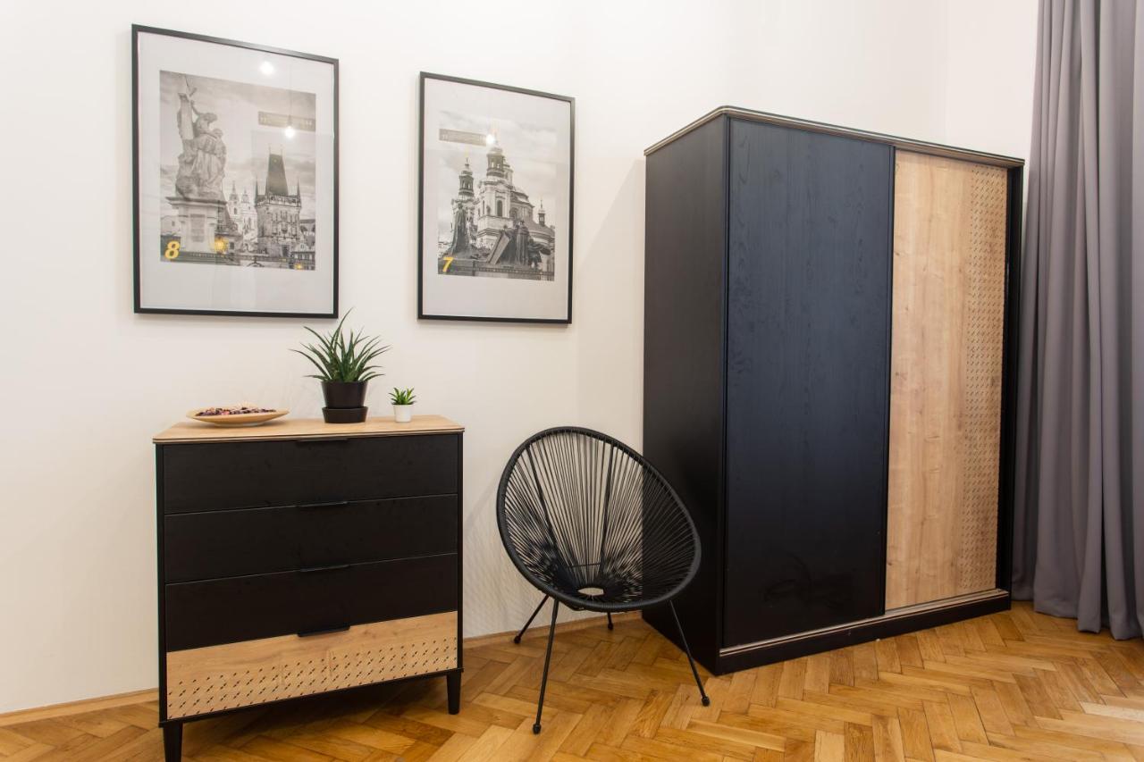 Spacious Apartments Near The River Prague Exterior photo