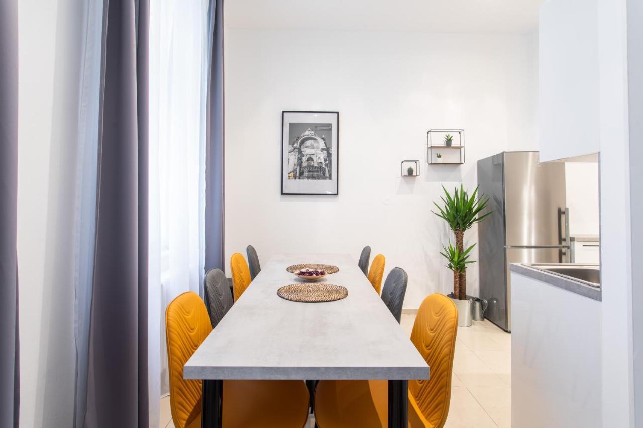 Spacious Apartments Near The River Prague Exterior photo