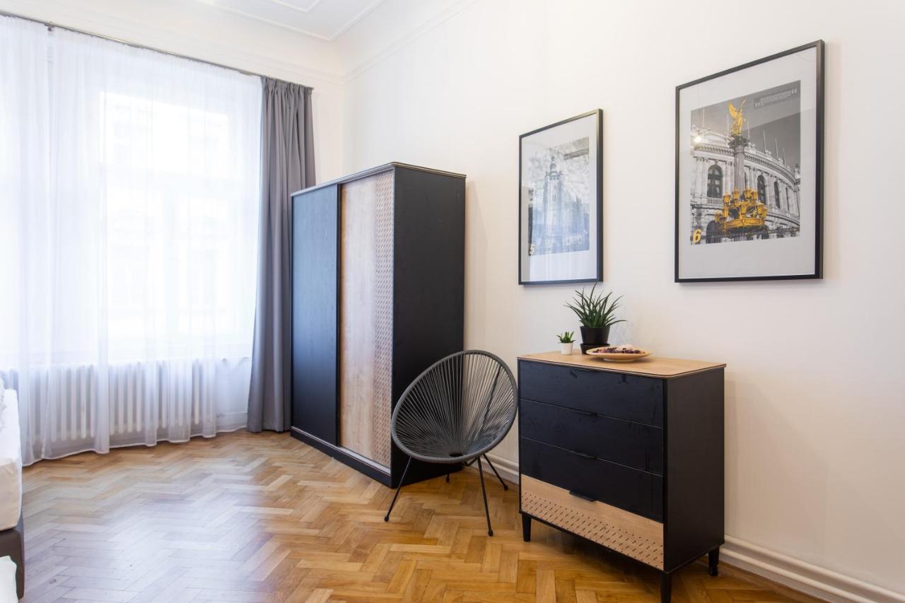 Spacious Apartments Near The River Prague Exterior photo