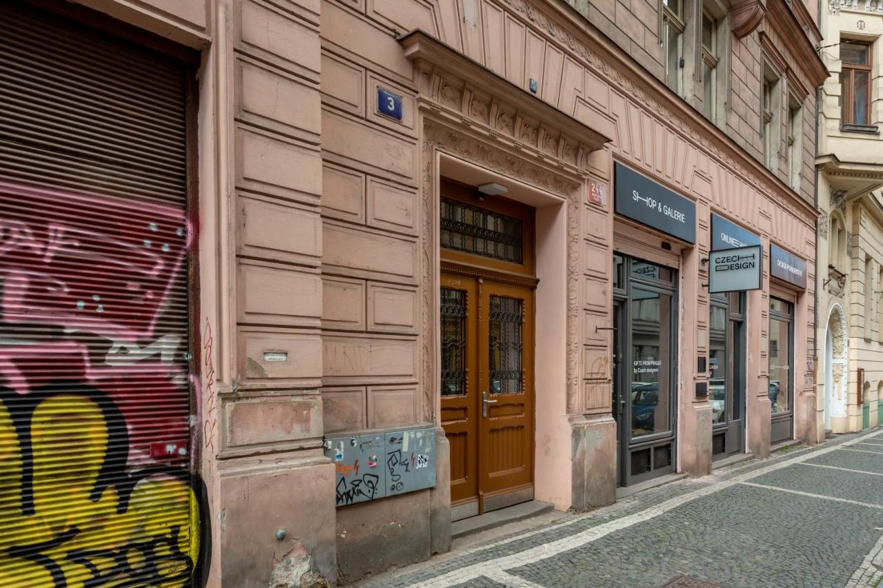 Spacious Apartments Near The River Prague Exterior photo