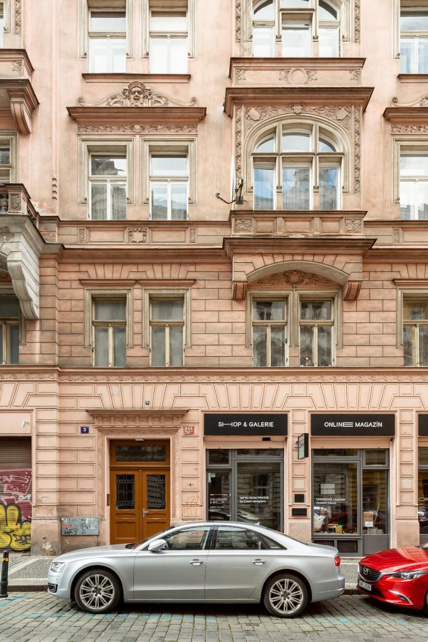 Spacious Apartments Near The River Prague Exterior photo